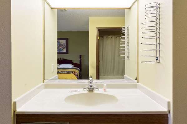  - Super 8 Hotel DeKalb - I-88, Exit 91