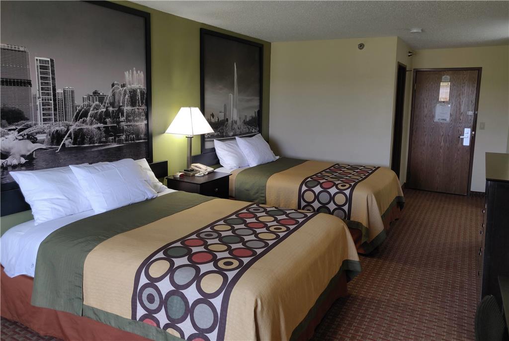 SUPER 8 BY WYNDHAM DEKALB IL-guestroom-Guest Room,On-Site.jpg