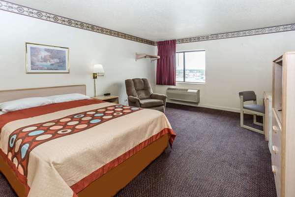  - Super 8 Hotel Morris - I-80, Exit 112