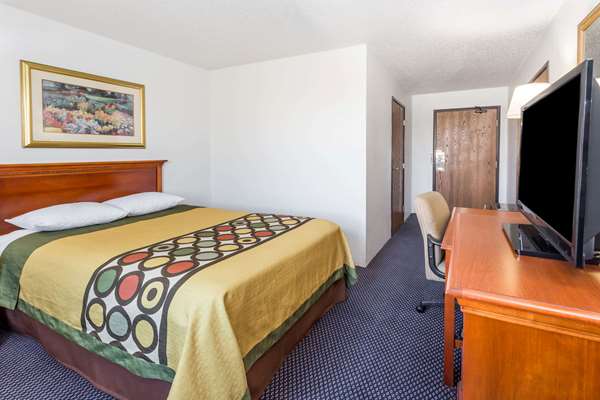  - Super 8 Hotel Pontiac - I-55, Exit 197