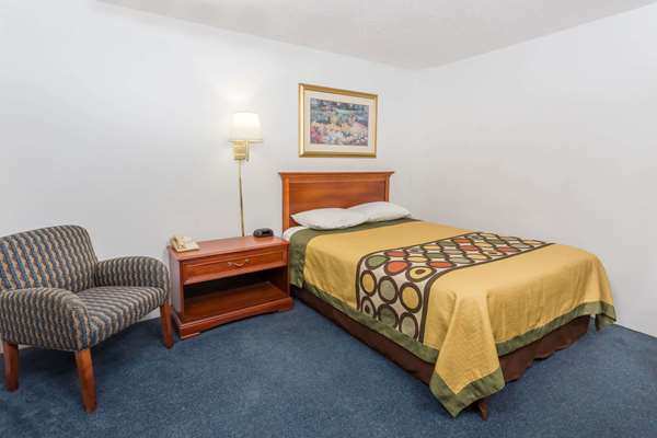 - Super 8 Hotel Pontiac - I-55, Exit 197