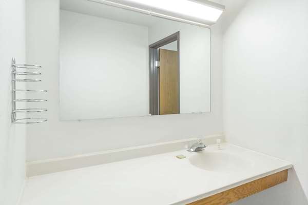  - Super 8 Hotel Pontiac - I-55, Exit 197