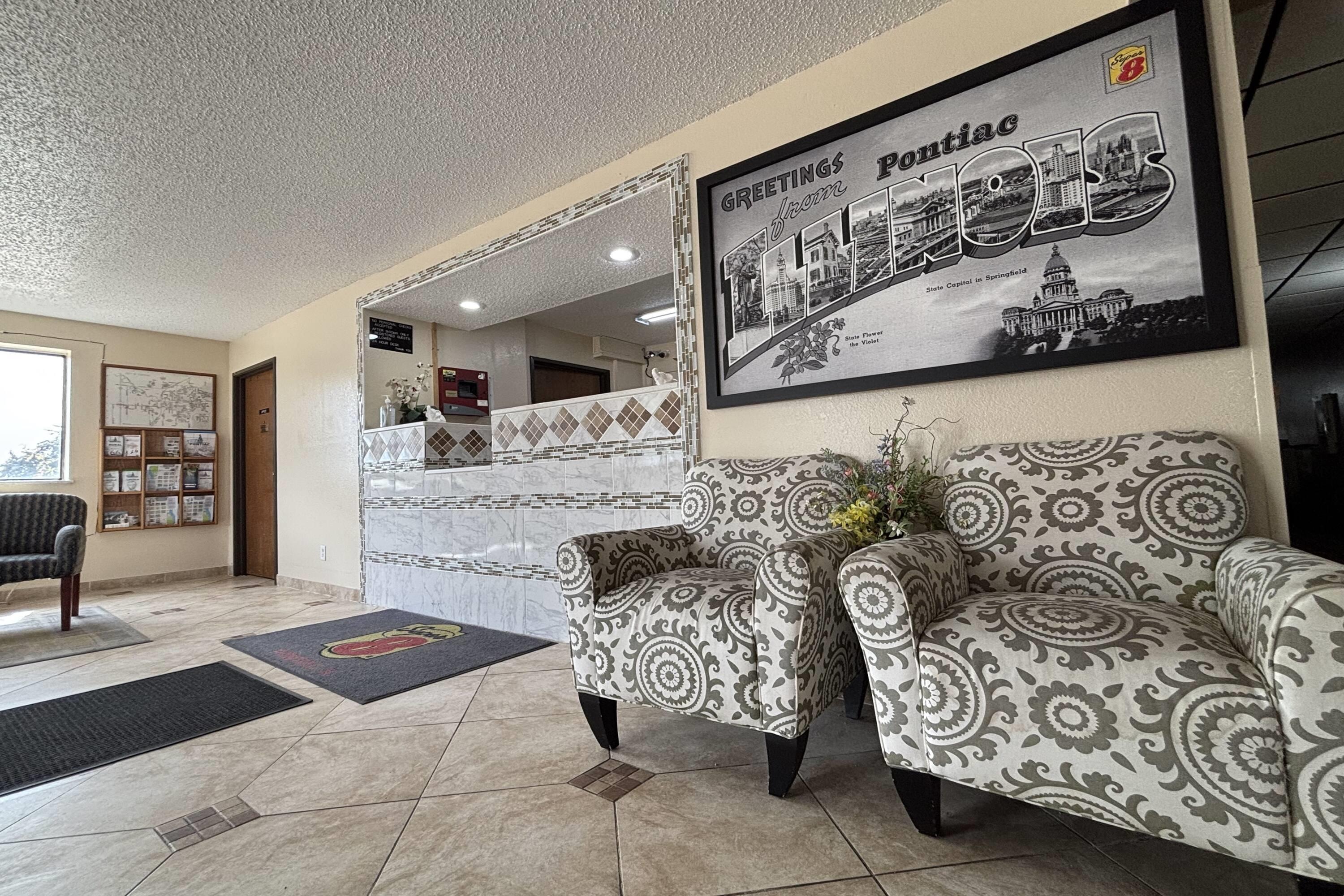 Lobby | Super 8 by Wyndham Pontiac