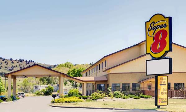 Exterior view - Super 8 Hotel Klamath Falls