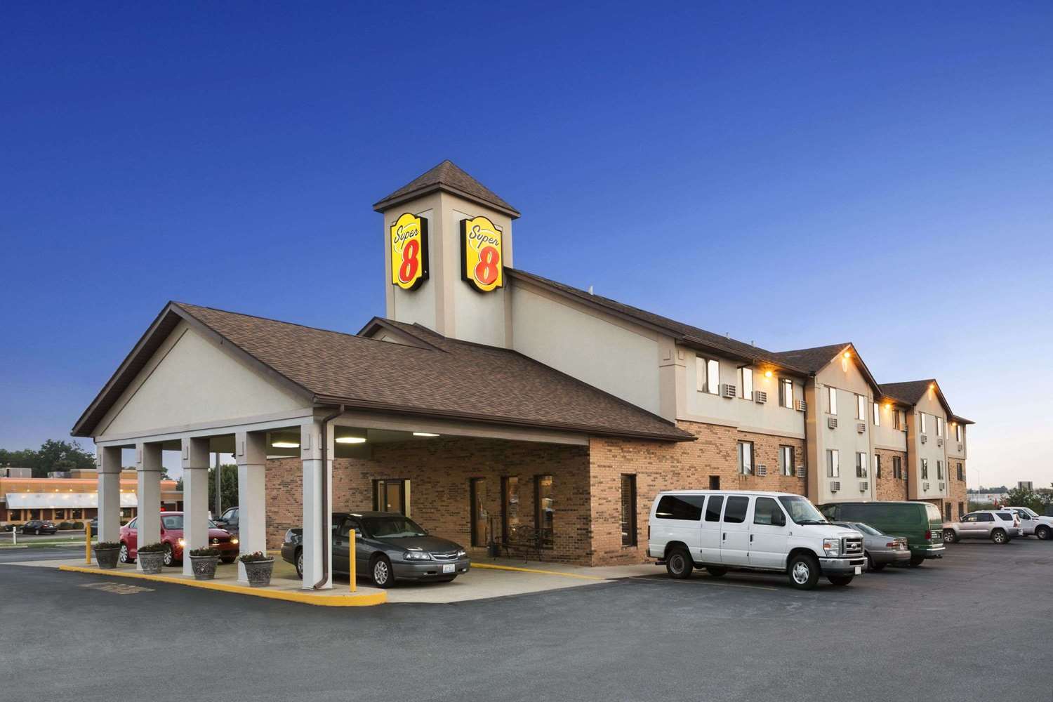 Super 8 Hotel Mt Vernon I57 & I64, Exit 95, IL See Discounts