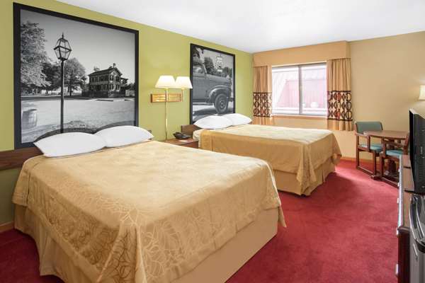  - Super 8 Hotel Normal - I-55, Exit 165