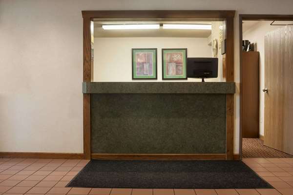  - Super 8 Hotel Peoria - I-74, Exit 89