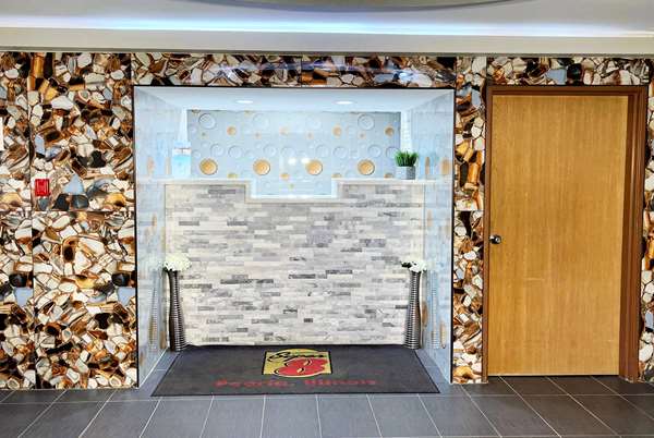  - Super 8 Hotel Peoria - I-74, Exit 89