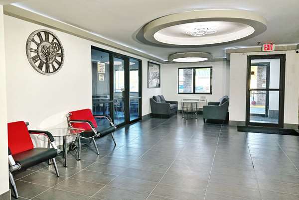  - Super 8 Hotel Peoria - I-74, Exit 89