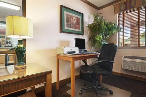 Conference Area - Super 8 Hotel Peoria - I-74, Exit 89