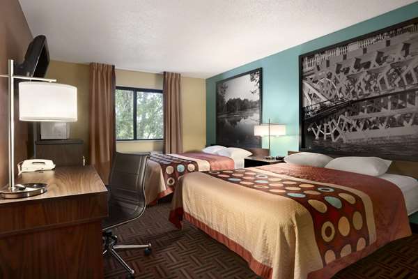  - Super 8 Hotel Peoria - I-74, Exit 89