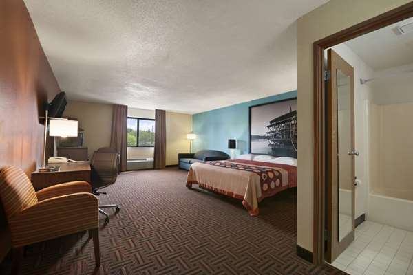  - Super 8 Hotel Peoria - I-74, Exit 89