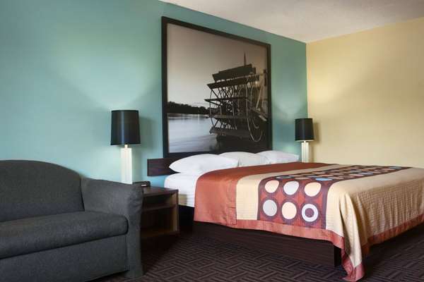  - Super 8 Hotel Peoria - I-74, Exit 89