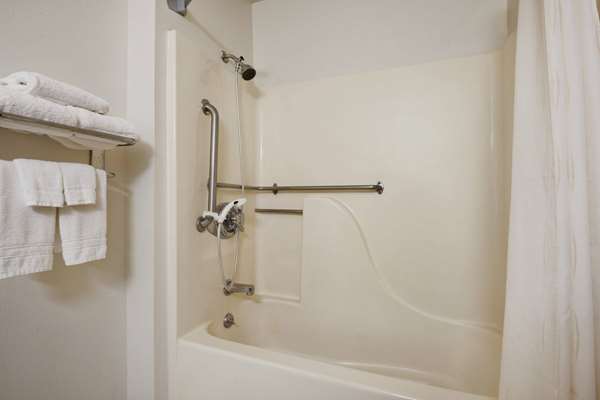  - Super 8 Hotel Peoria - I-74, Exit 89