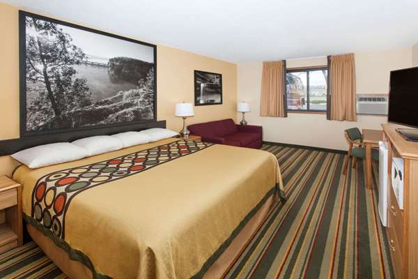  - Super 8 Hotel Ottawa - I-80, Exit 90
