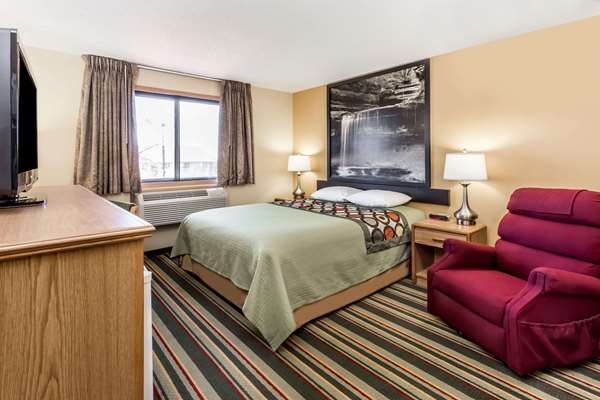  - Super 8 Hotel Ottawa - I-80, Exit 90