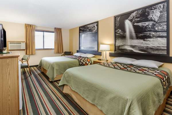  - Super 8 Hotel Ottawa - I-80, Exit 90