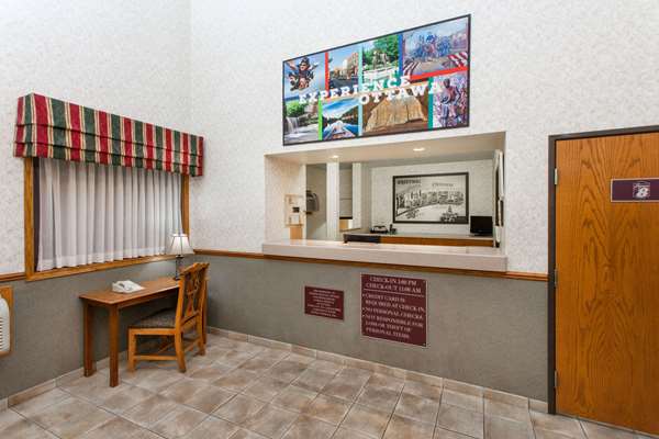  - Super 8 Hotel Ottawa - I-80, Exit 90