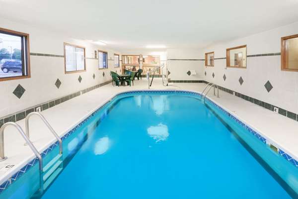 Pool - Super 8 Hotel McLean - I-55, Exit 145