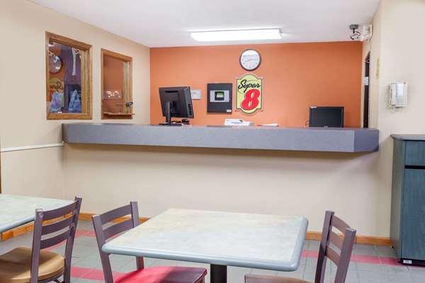  - Super 8 Hotel McLean - I-55, Exit 145