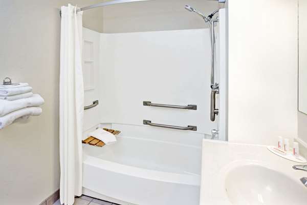  - Super 8 Hotel Mokena - I-80, Exit 145