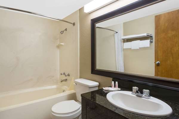  - Super 8 Hotel Bentonville - I-49, Exit 85