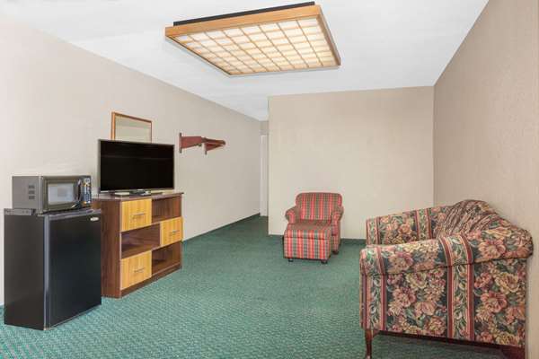  - Super 8 Hotel Bentonville - I-49, Exit 85