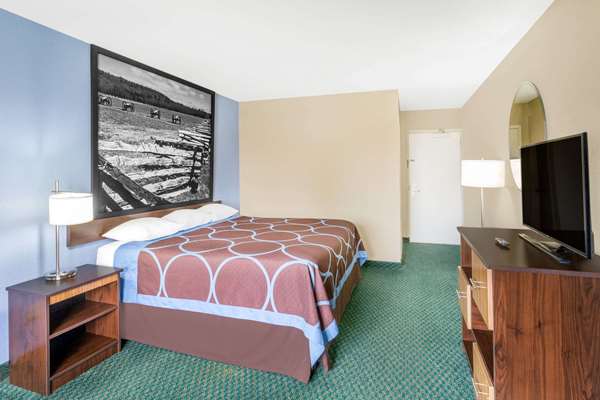  - Super 8 Hotel Bentonville - I-49, Exit 85
