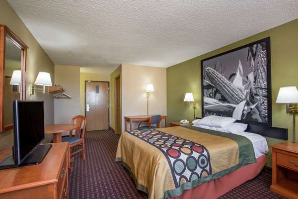  - Super 8 Hotel Mendota - I-39, Exit 72