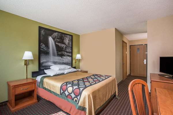  - Super 8 Hotel Mendota - I-39, Exit 72