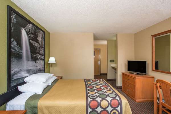  - Super 8 Hotel Mendota - I-39, Exit 72