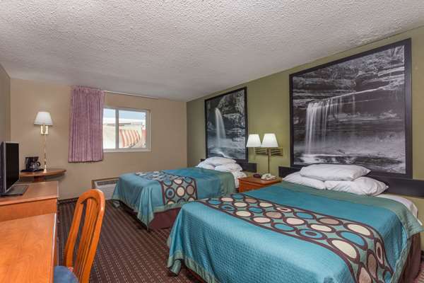  - Super 8 Hotel Mendota - I-39, Exit 72
