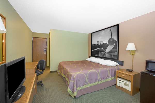  - Super 8 Hotel Worthington - I-90, Exit 42