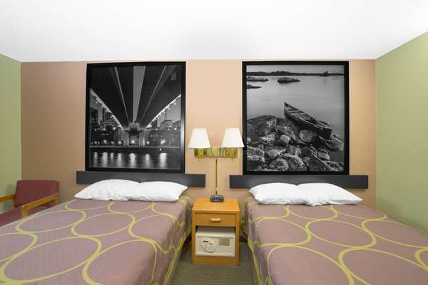  - Super 8 Hotel Worthington - I-90, Exit 42