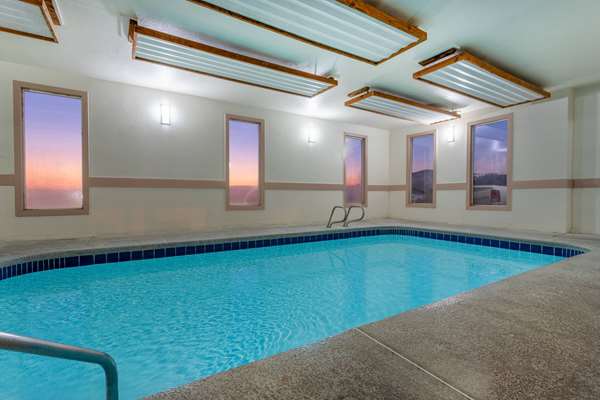 Pool - Super 8 Hotel Pendleton - I-84, Exit 210