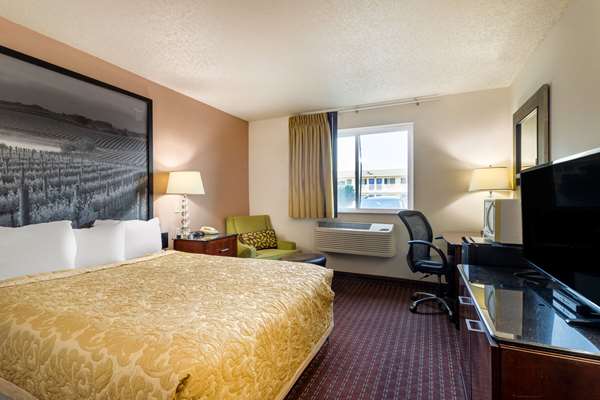  - Super 8 Hotel Pendleton - I-84, Exit 210