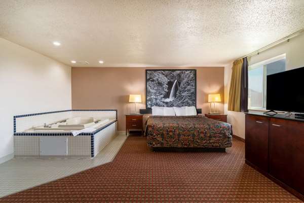  - Super 8 Hotel Pendleton - I-84, Exit 210