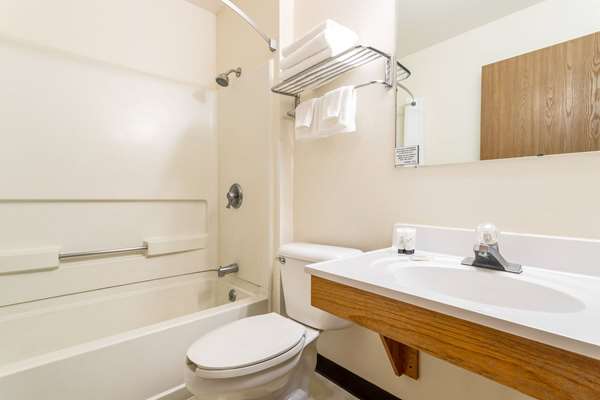  - Super 8 Hotel Pendleton - I-84, Exit 210