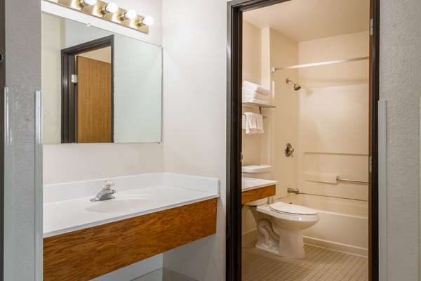  - Super 8 Hotel Pendleton - I-84, Exit 210