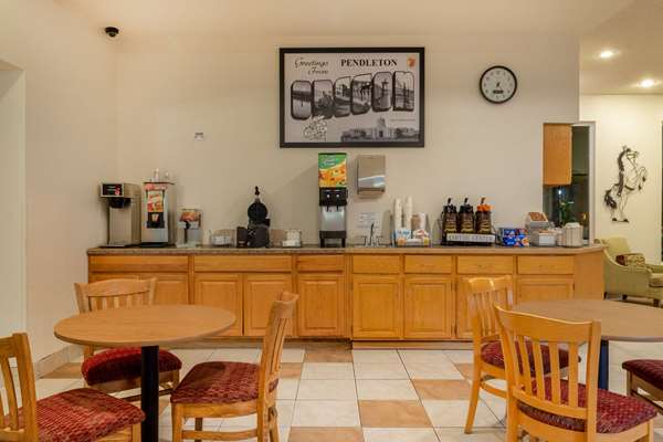  - Super 8 Hotel Pendleton - I-84, Exit 210