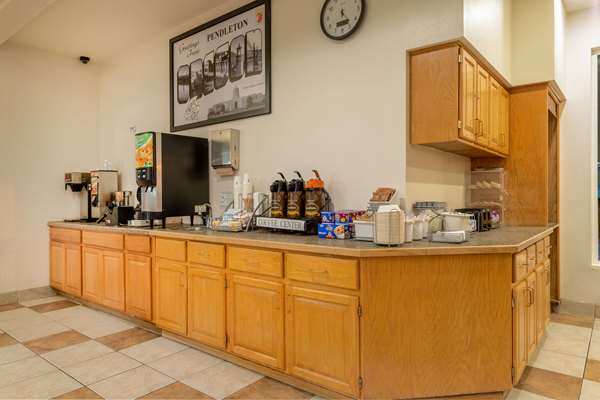  - Super 8 Hotel Pendleton - I-84, Exit 210