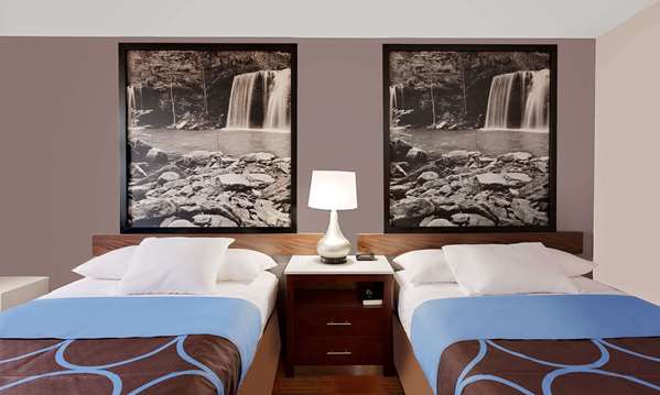  - Super 8 Hotel Fayetteville - I-49, Exit 62