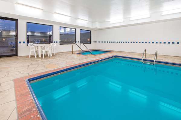 Pool - Super 8 Motel Vinita