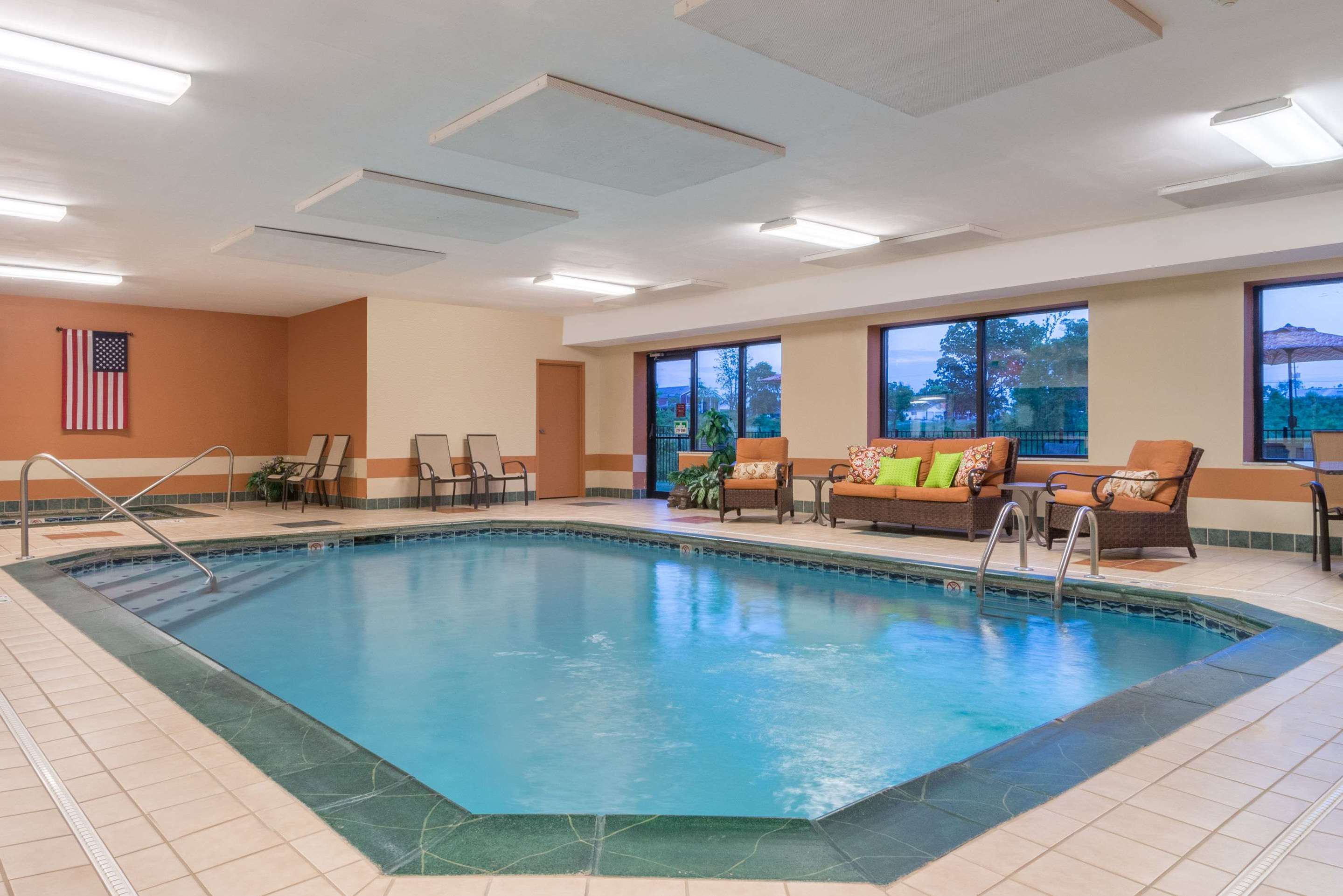 Pool | Ramada Limited Catlettsburg/Ashland