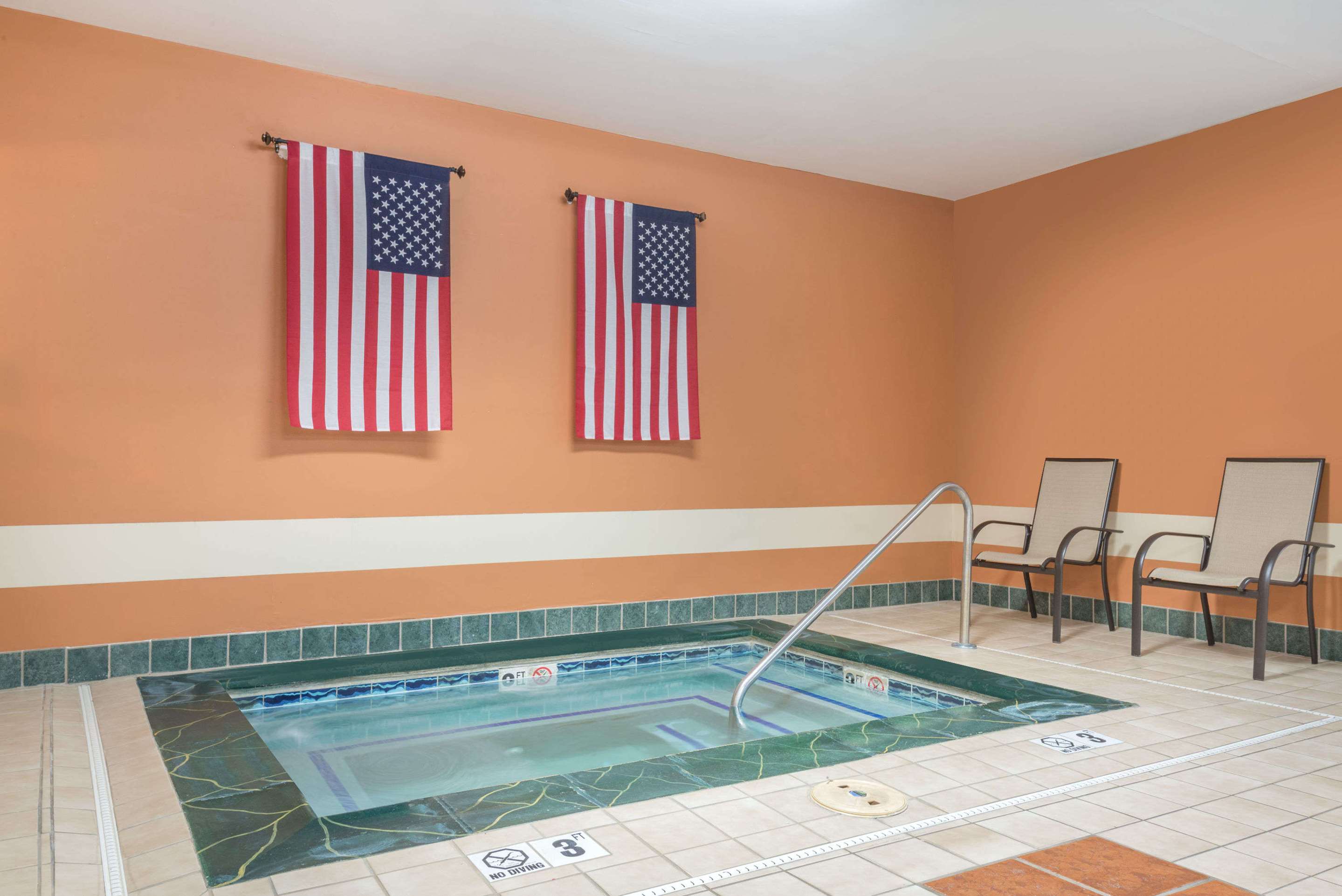 Pool | Ramada Limited Catlettsburg/Ashland