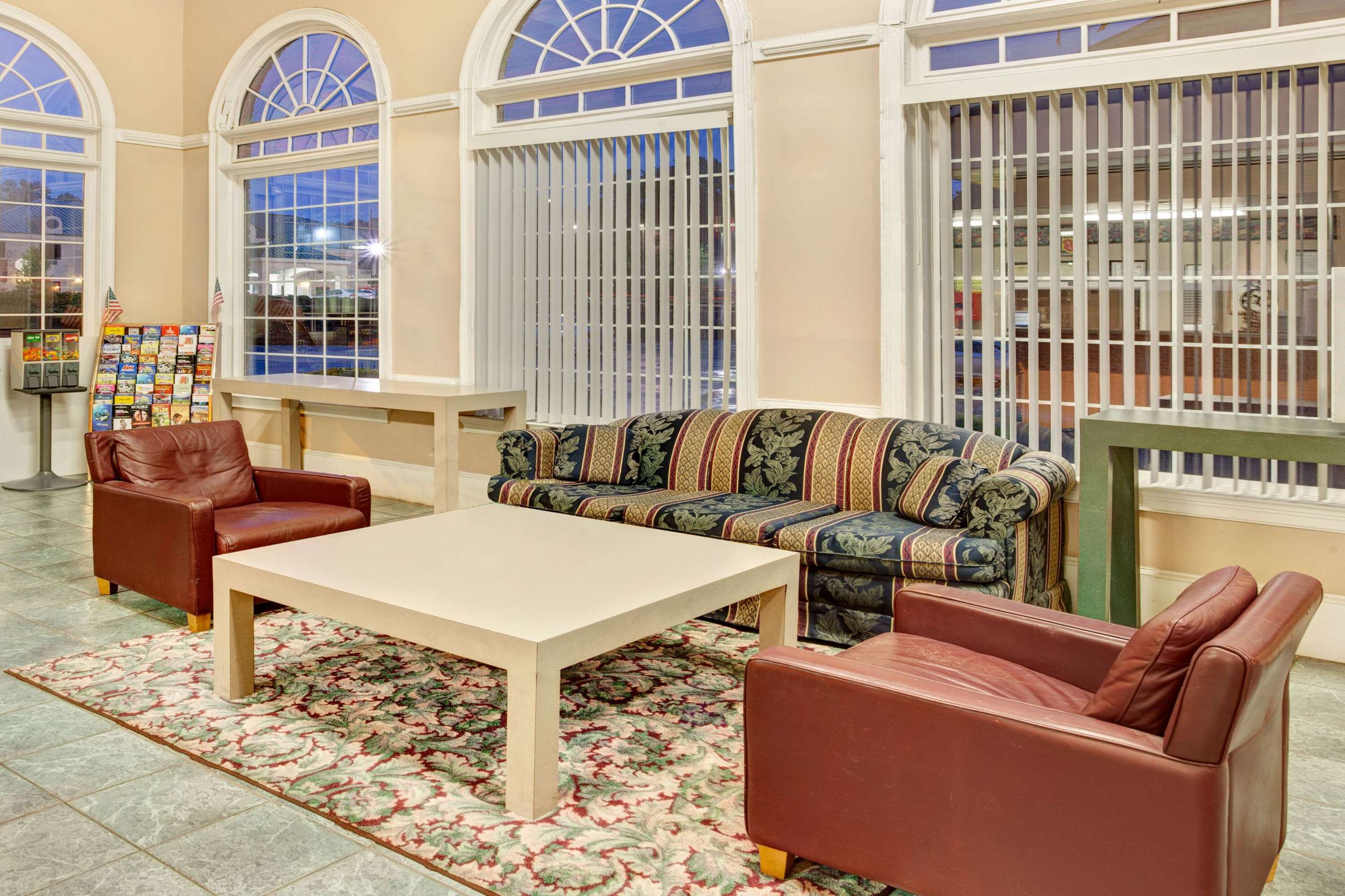 Lobby | Super 8 by Wyndham Marietta/West/Atl Area