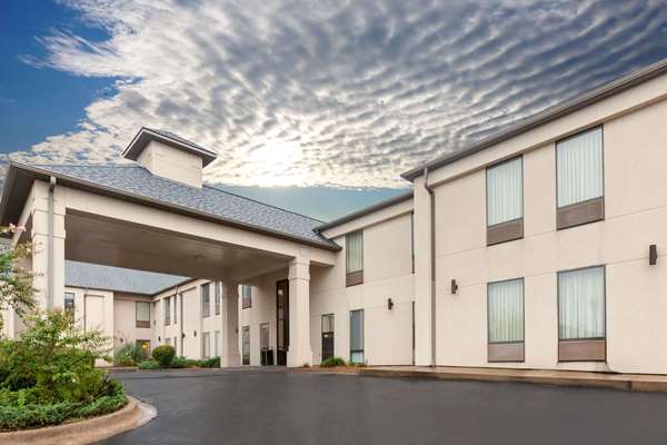 Exterior view - Super 8 Motel Conway - I-40, Exit 125