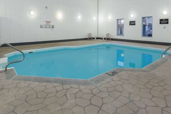 Pool - Super 8 Motel Medicine Hat