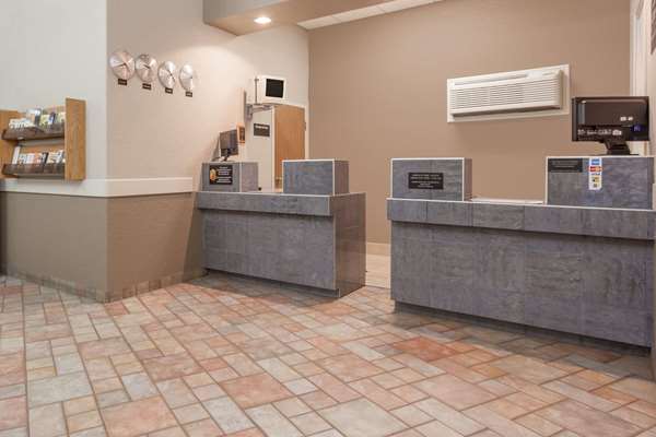  - Super 8 Motel Medicine Hat