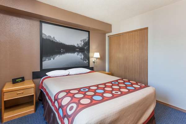  - Super 8 Motel Medicine Hat